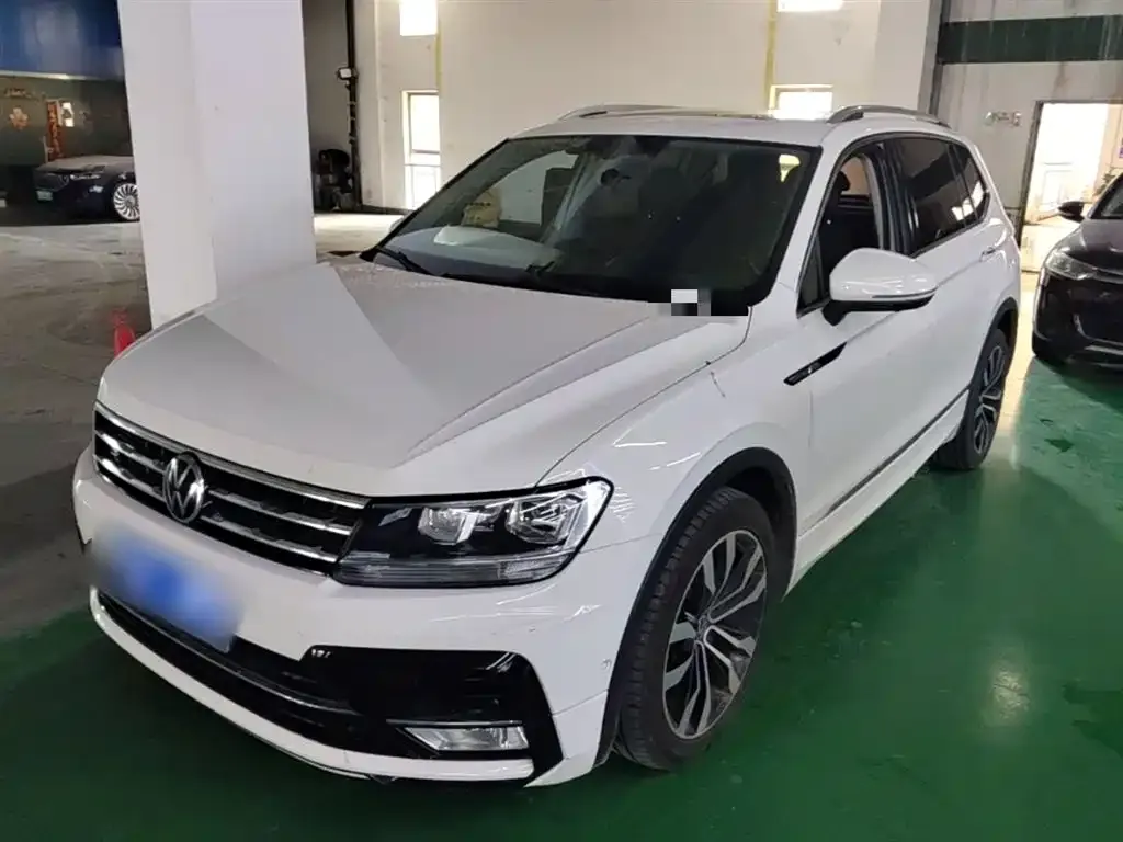 Volkswagen Tiguan L — фото 6