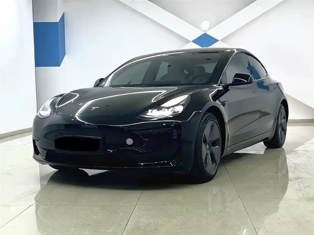 Tesla Model 3 — фото 1