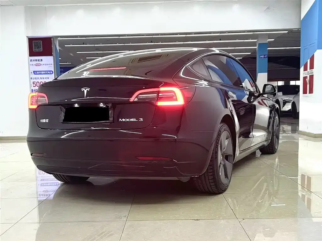 Tesla Model 3 — фото 4