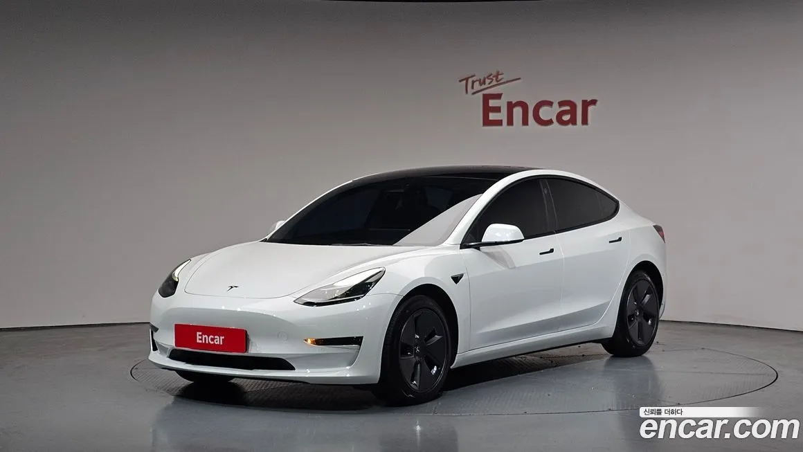 Tesla Model 3 — фото 1
