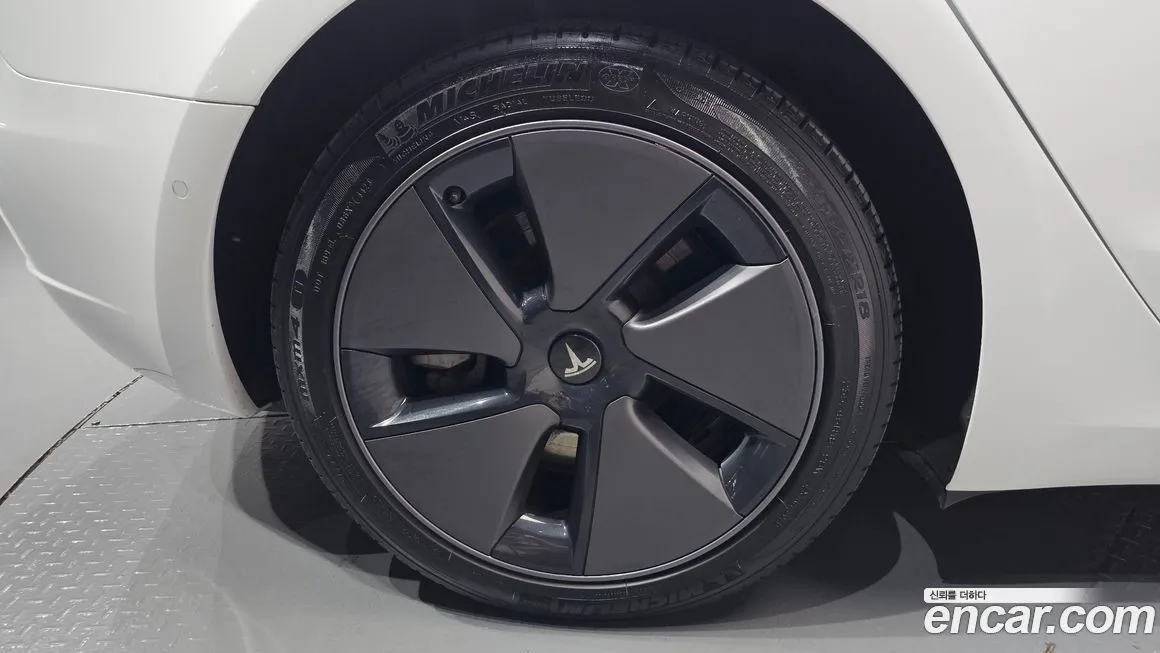 Tesla Model 3 — фото 4