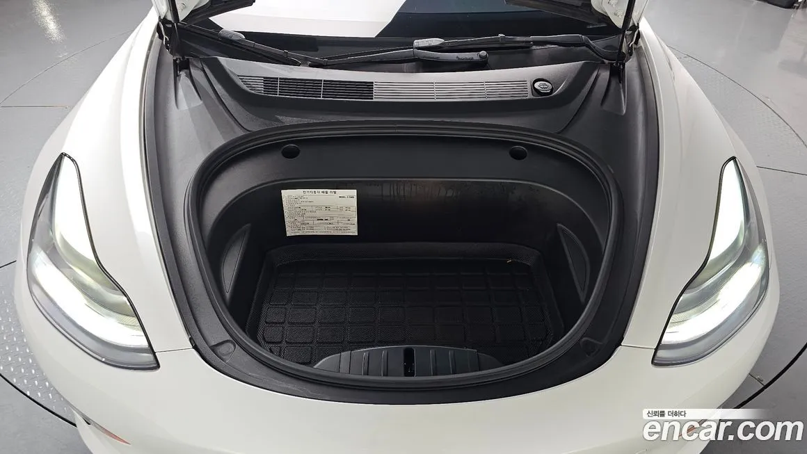 Tesla Model 3 — фото 3