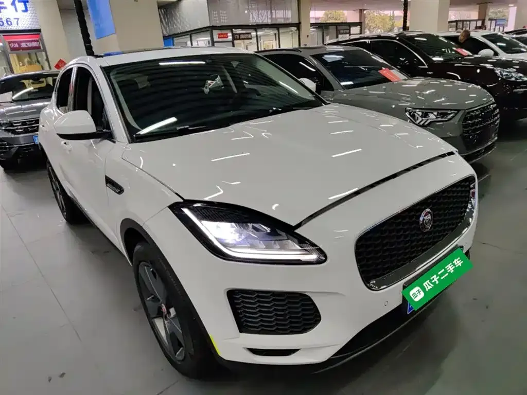 Jaguar E-PACE — фото 9