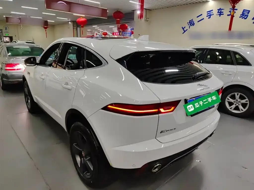 Jaguar E-PACE — фото 10