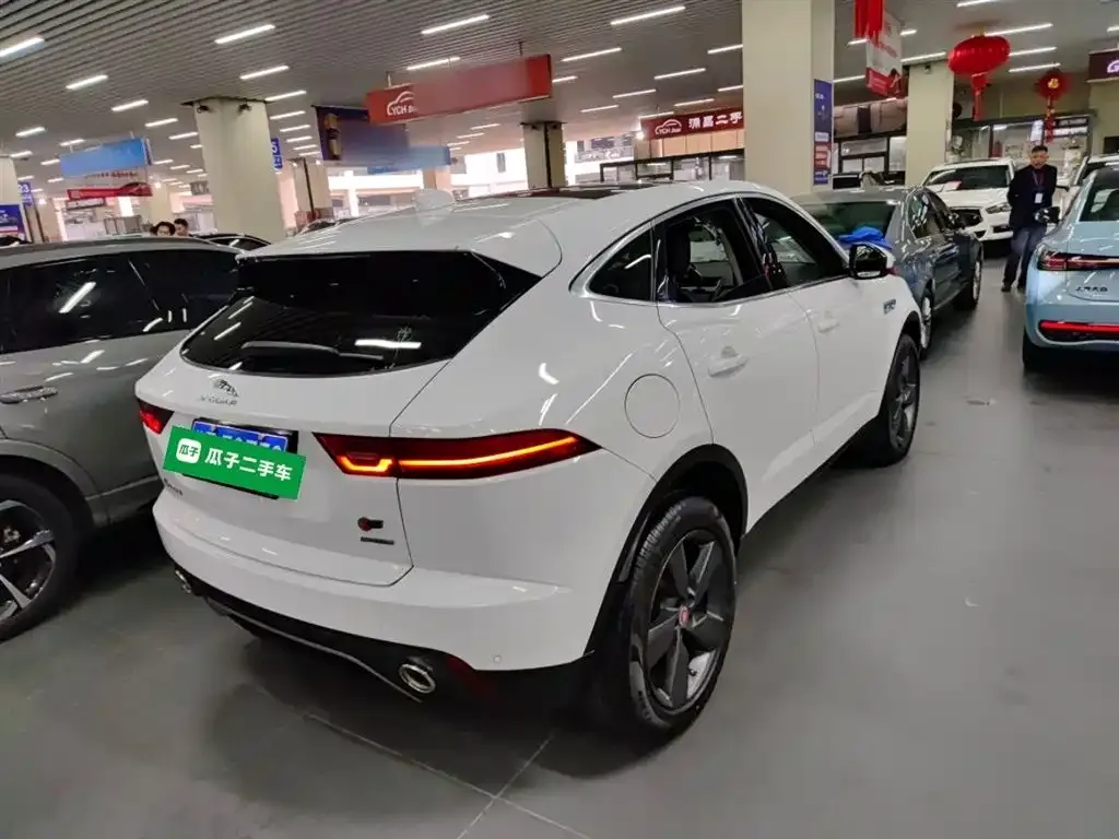 Jaguar E-PACE — фото 5