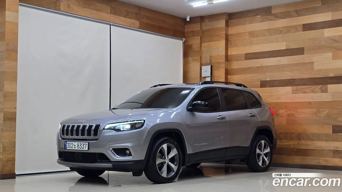 Jeep Cherokee — фото 1