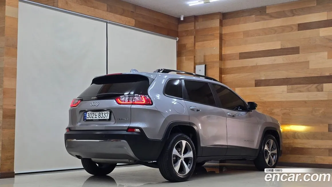 Jeep Cherokee — фото 7