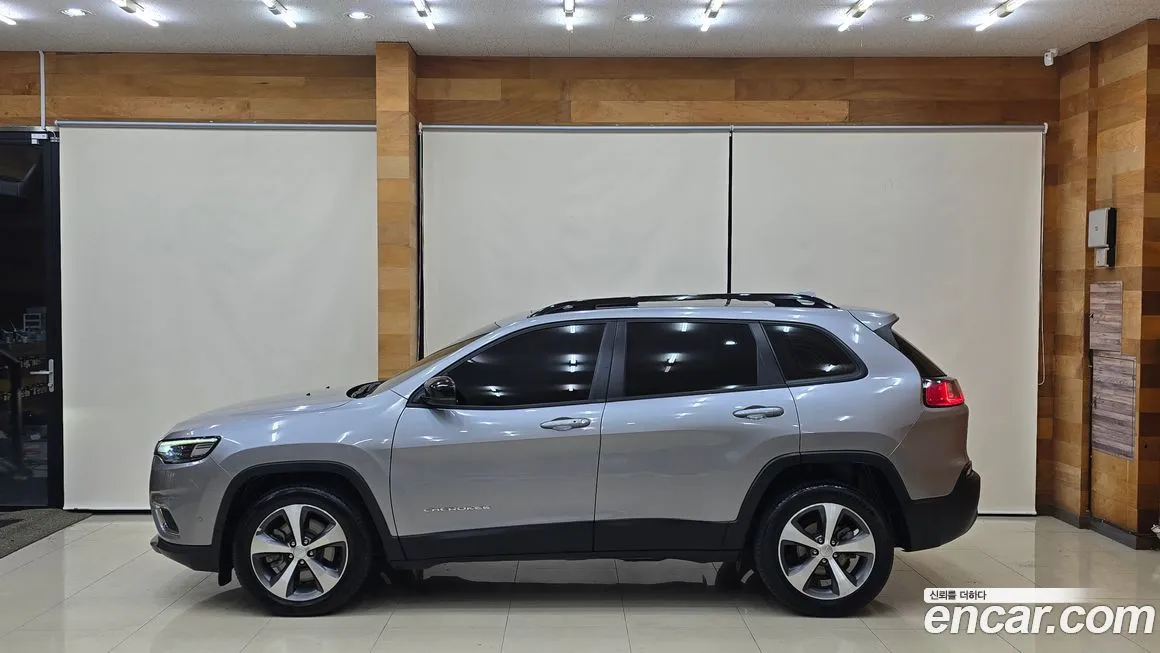 Jeep Cherokee — фото 6