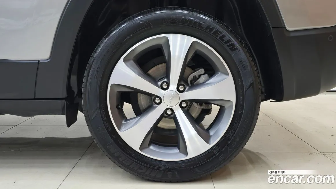 Jeep Cherokee — фото 9
