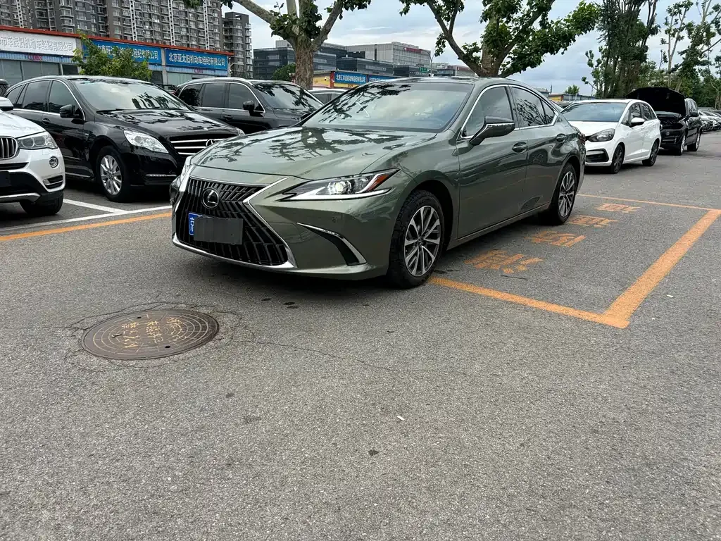 Lexus ES — фото 1