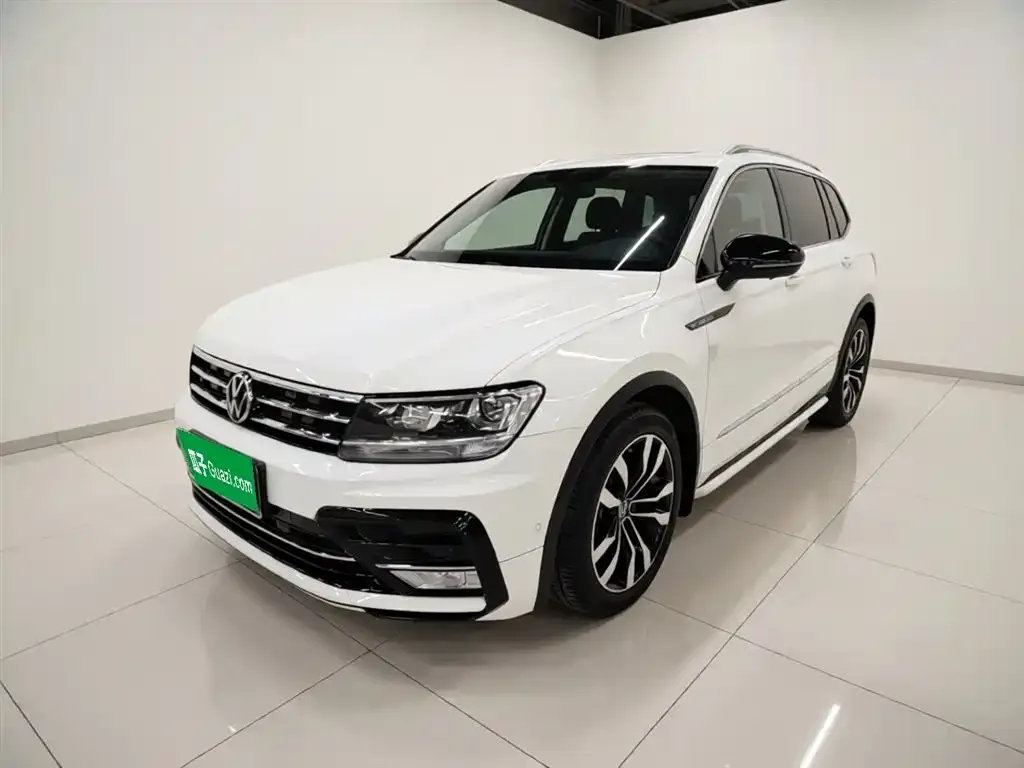 Volkswagen Tiguan L — фото 1