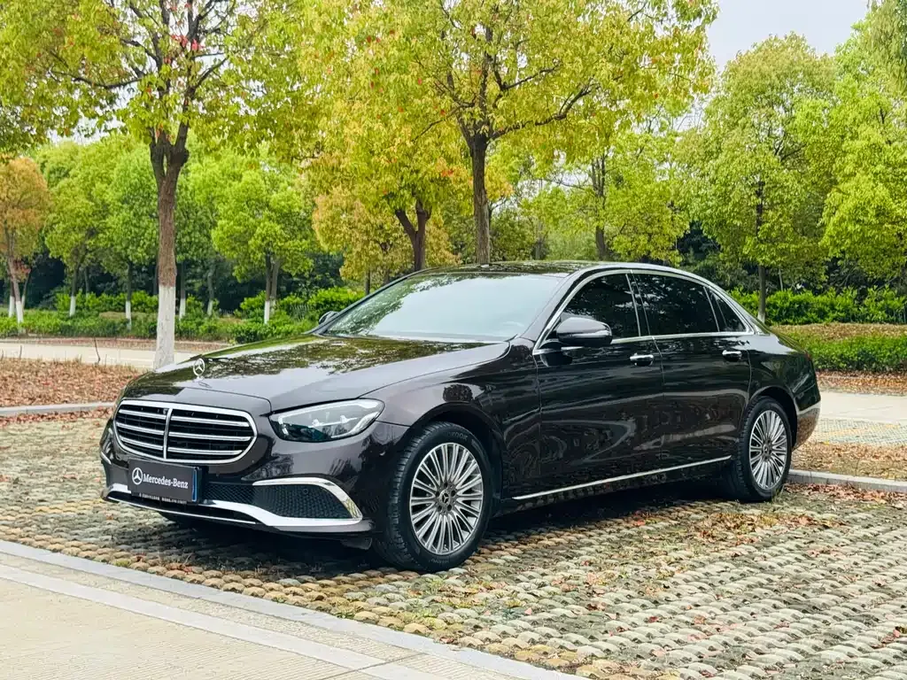 Mercedes-Benz E-Class — фото 1