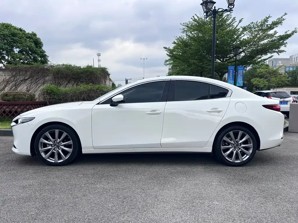 Mazda 3 Axela — фото 10