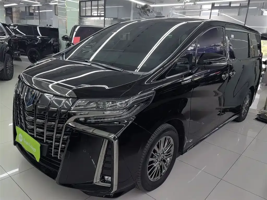 Toyota Alphard — фото 2