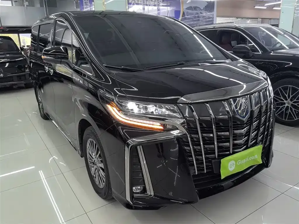 Toyota Alphard — фото 8