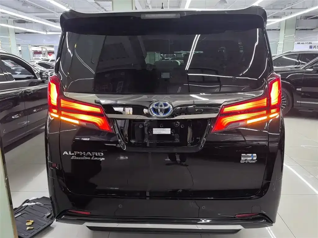Toyota Alphard — фото 6