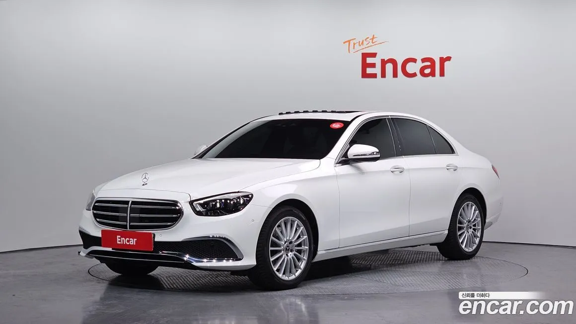 Mercedes-Benz E-Class — фото 1