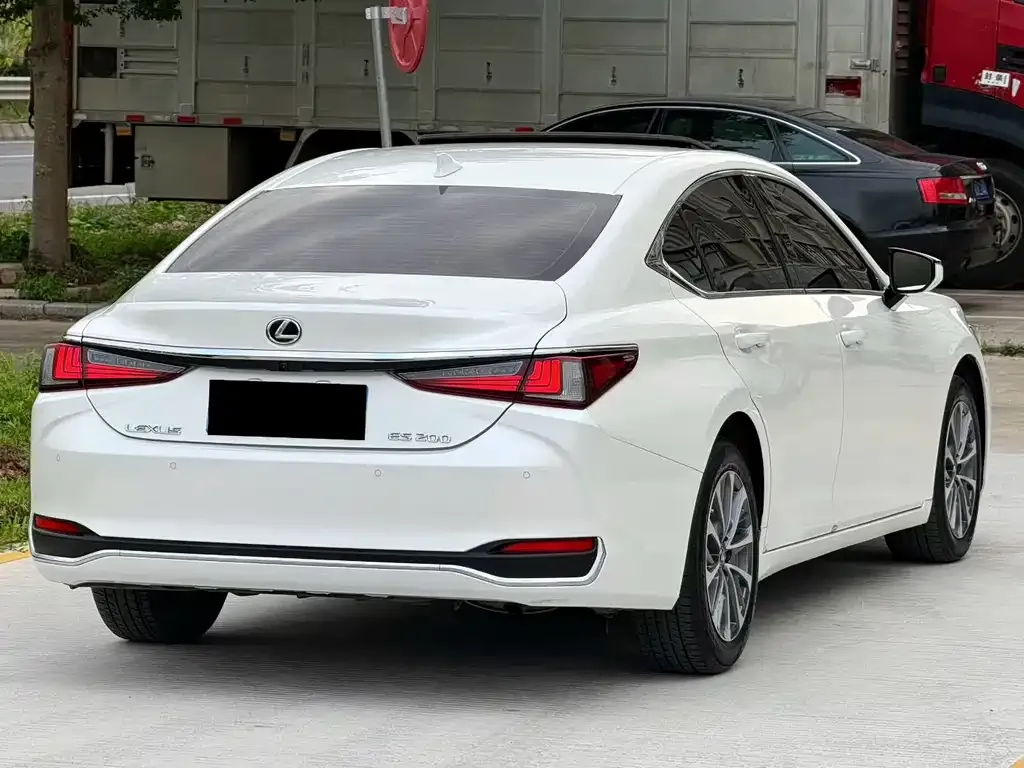 Lexus ES — фото 5