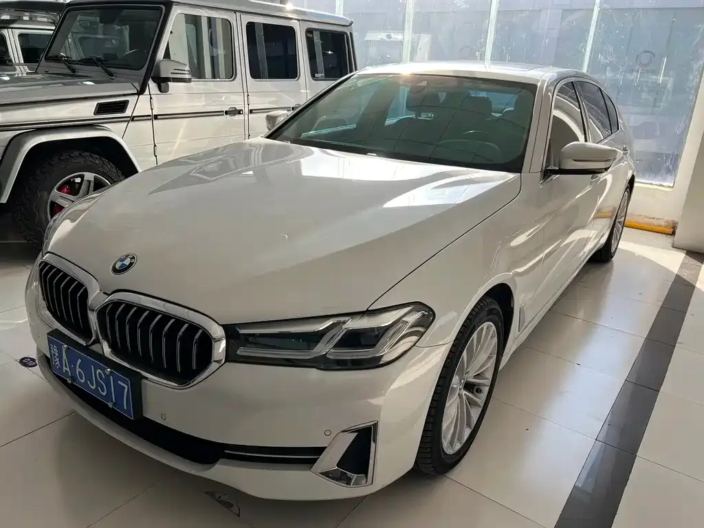 BMW 5 Series — фото 1