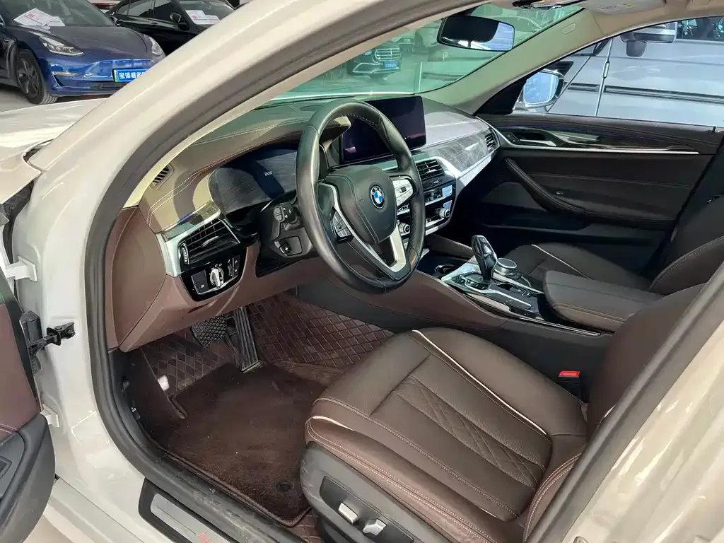 BMW 5 Series — фото 10