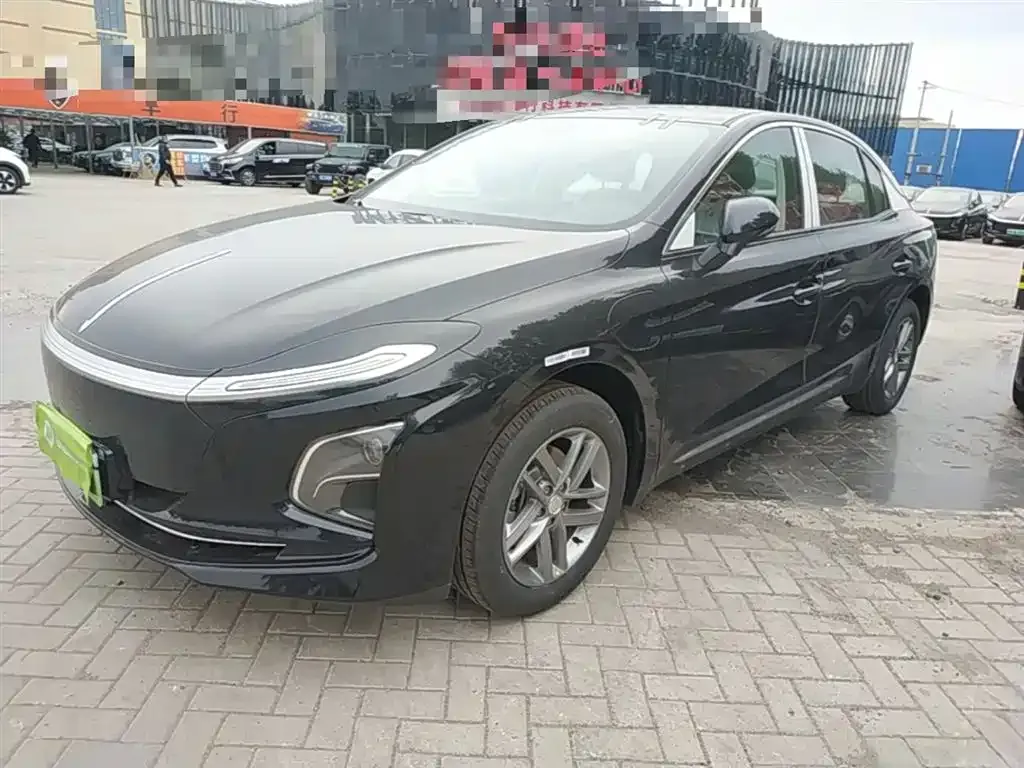 Hongqi E-QM5 — фото 1