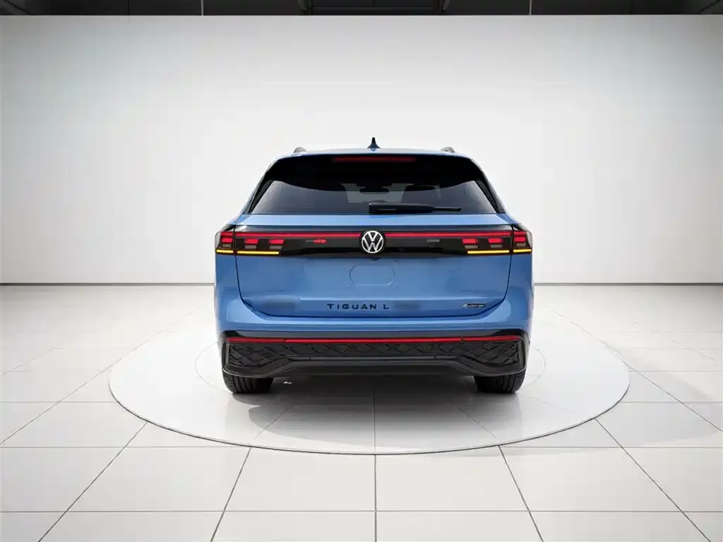 Volkswagen Tiguan L — фото 2
