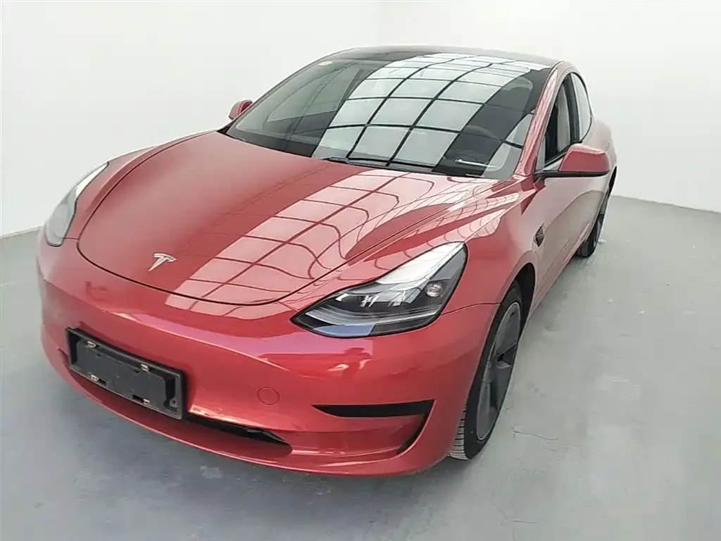 Tesla Model 3 — фото 1