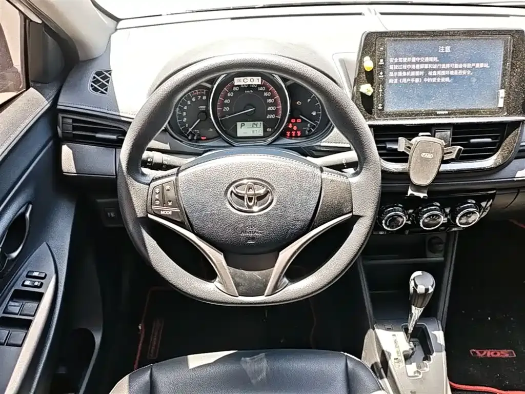 Toyota Vios — фото 10