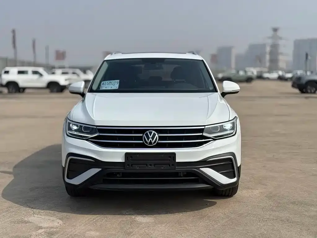 Volkswagen Tiguan L — фото 6