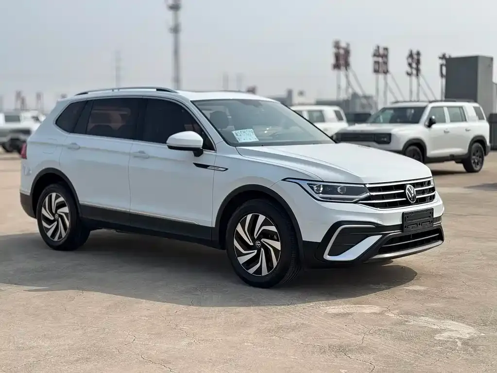 Volkswagen Tiguan L — фото 5