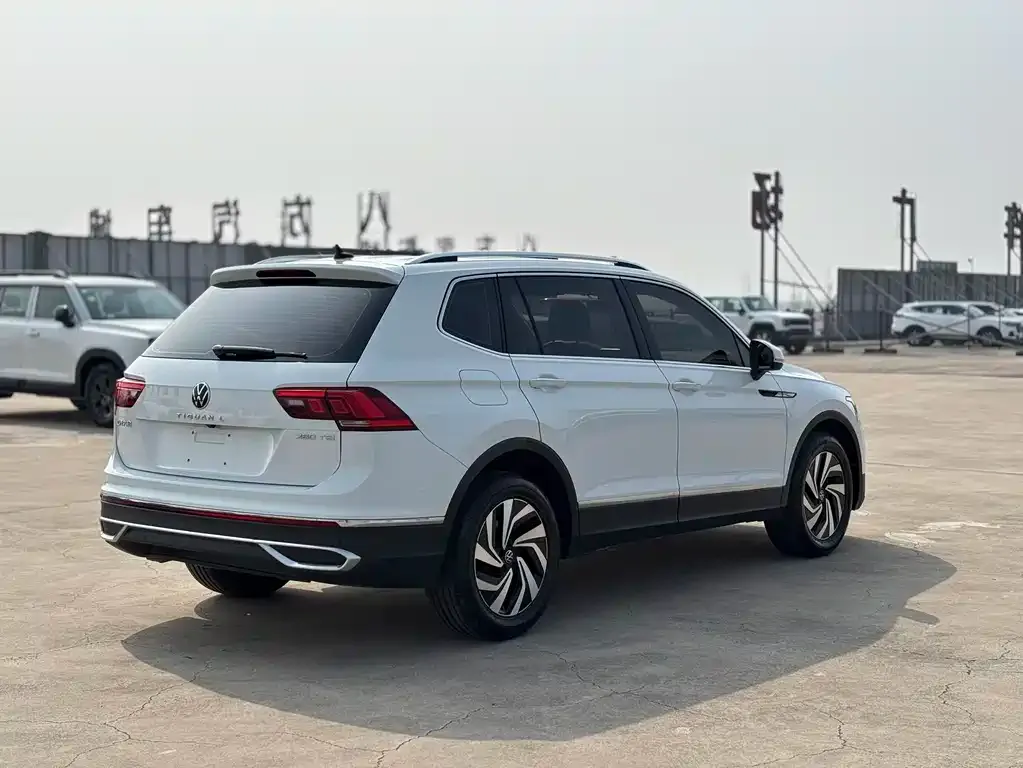 Volkswagen Tiguan L — фото 4