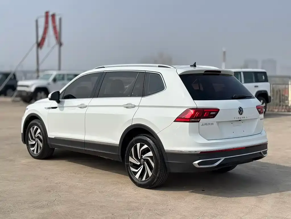 Volkswagen Tiguan L — фото 7