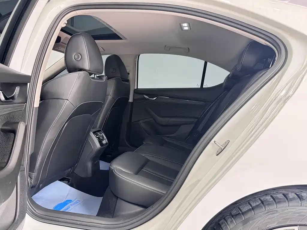 Skoda Octavia — фото 8