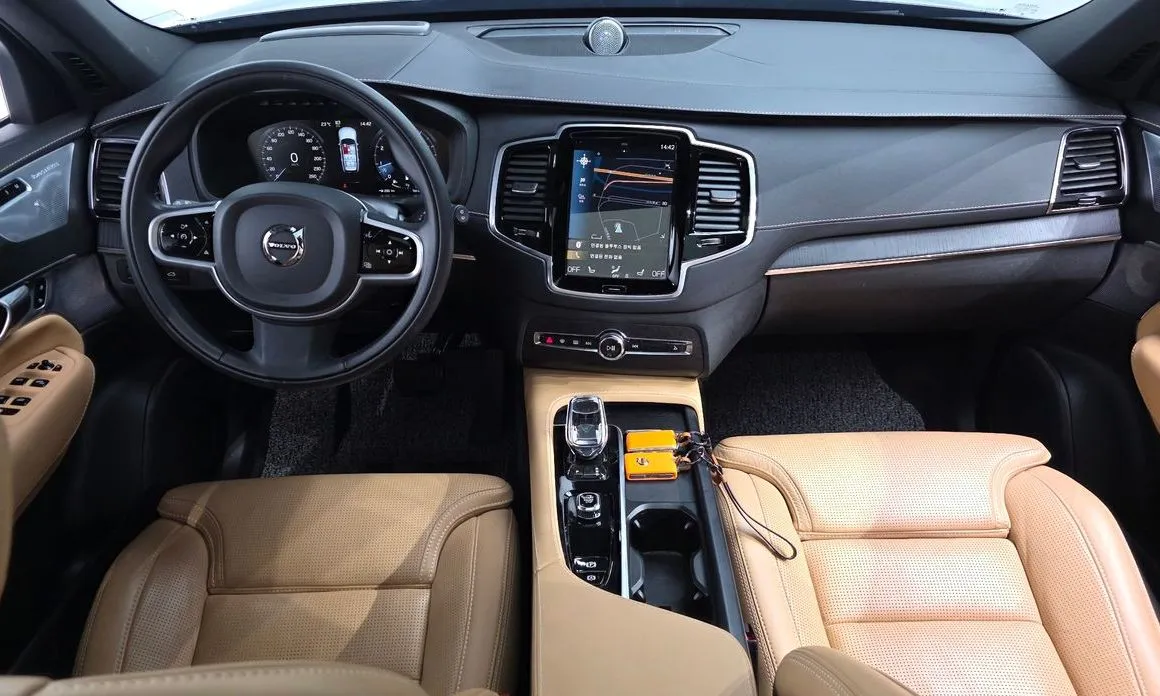 Volvo XC90 — фото 10