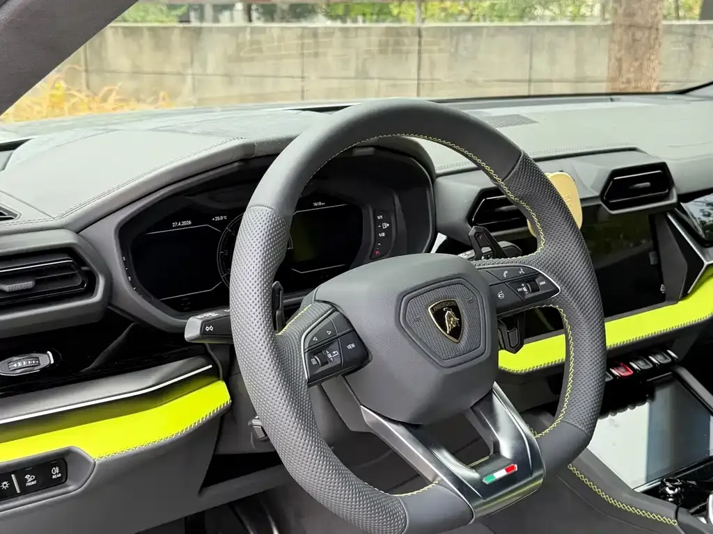 Lamborghini Urus SE — фото 8