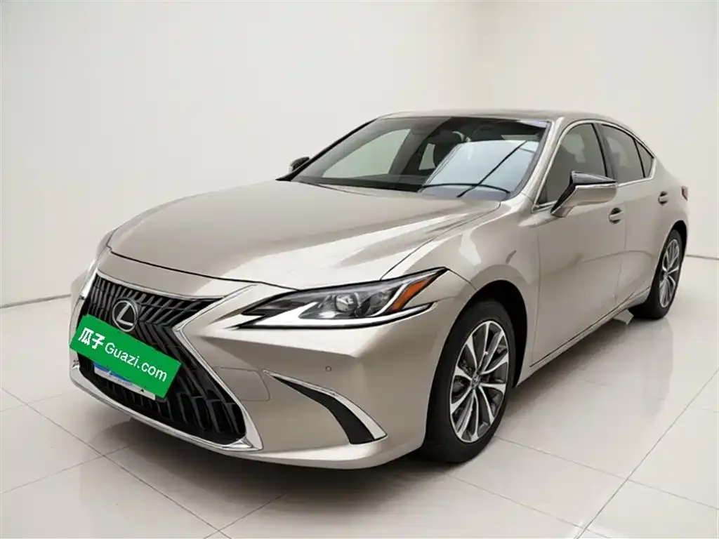 Lexus ES — фото 1