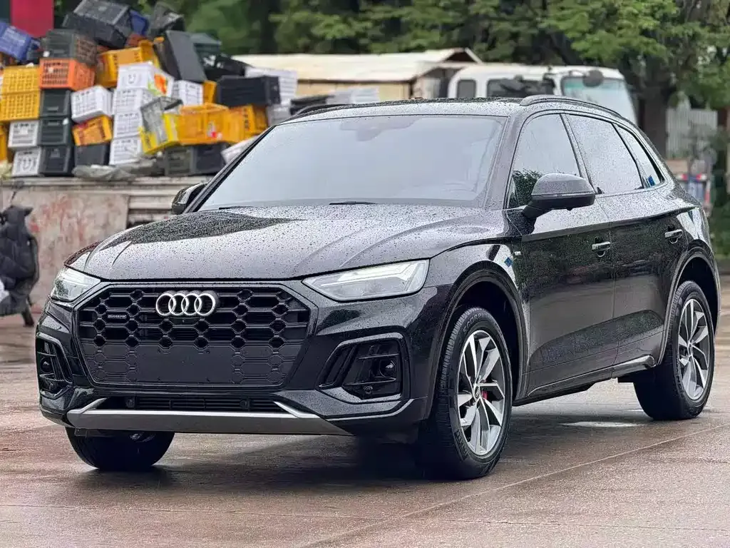 Audi Q5L — фото 1