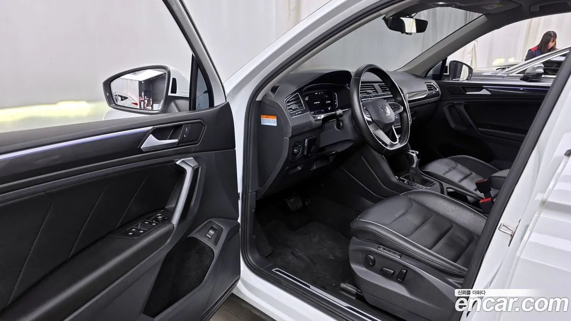 Volkswagen Tiguan — фото 9