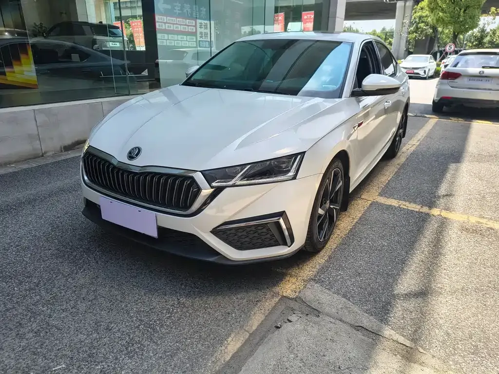 Skoda Octavia — фото 1