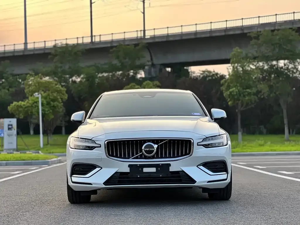 Volvo S60 — фото 5