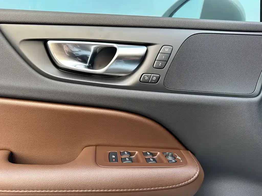 Volvo S60 — фото 8