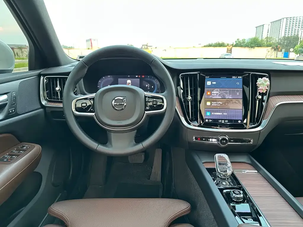 Volvo S60 — фото 10