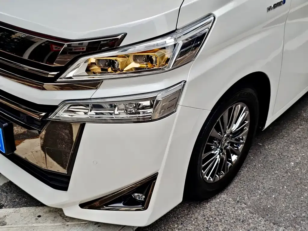 Toyota Vellfire — фото 4