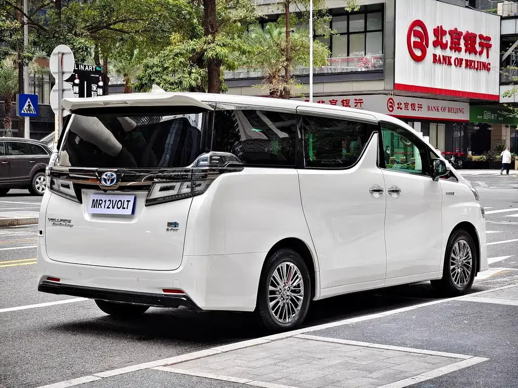 Toyota Vellfire — фото 10