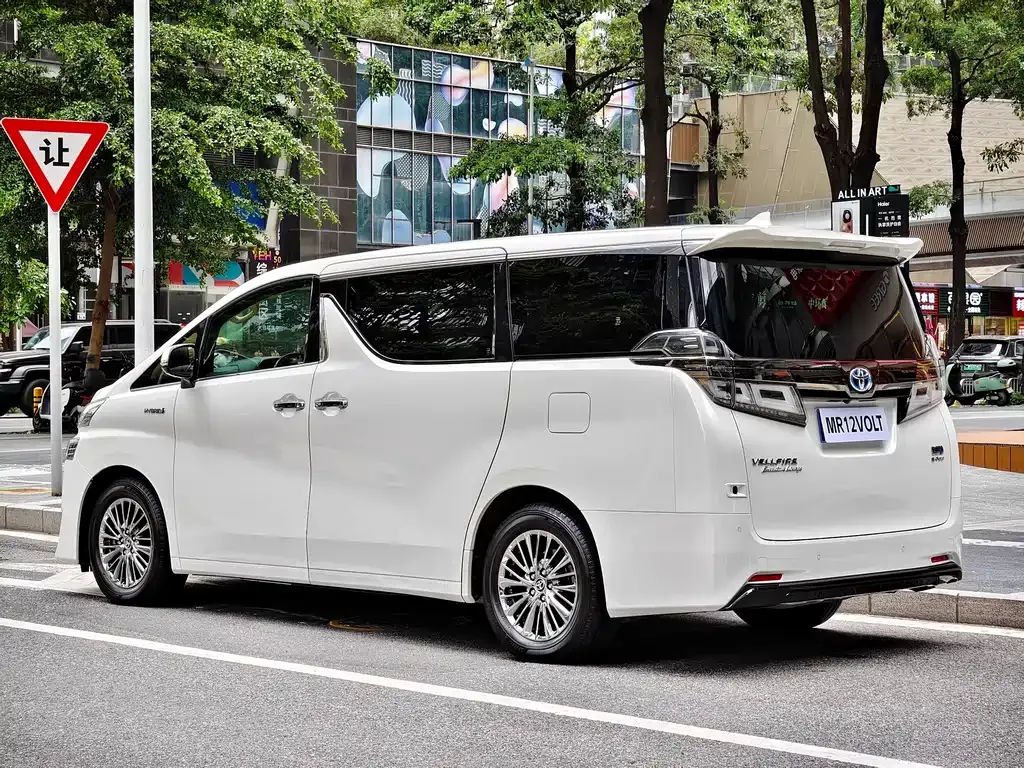Toyota Vellfire — фото 9