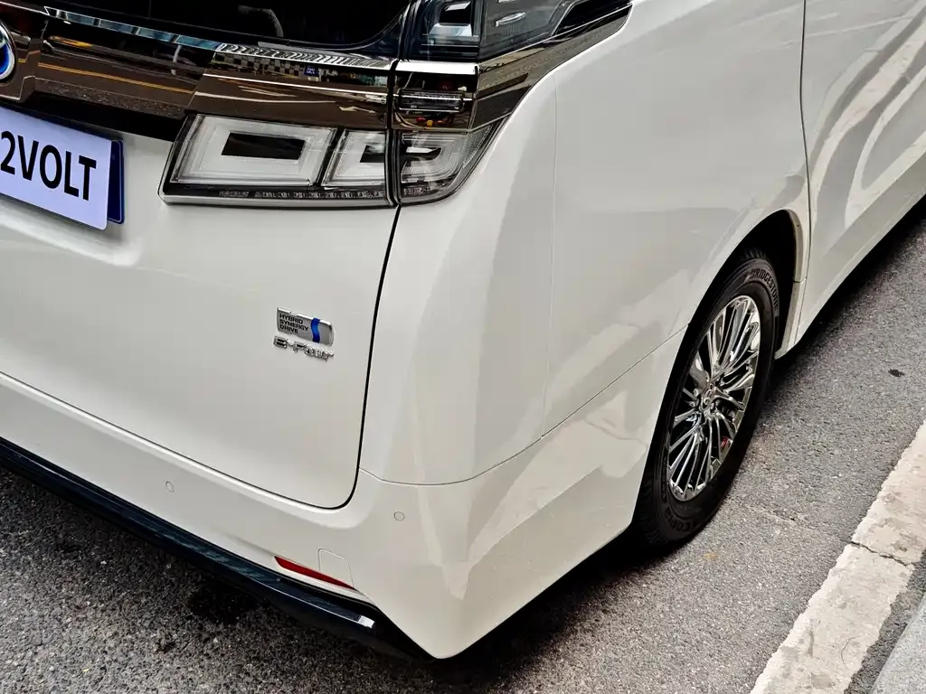 Toyota Vellfire — фото 3