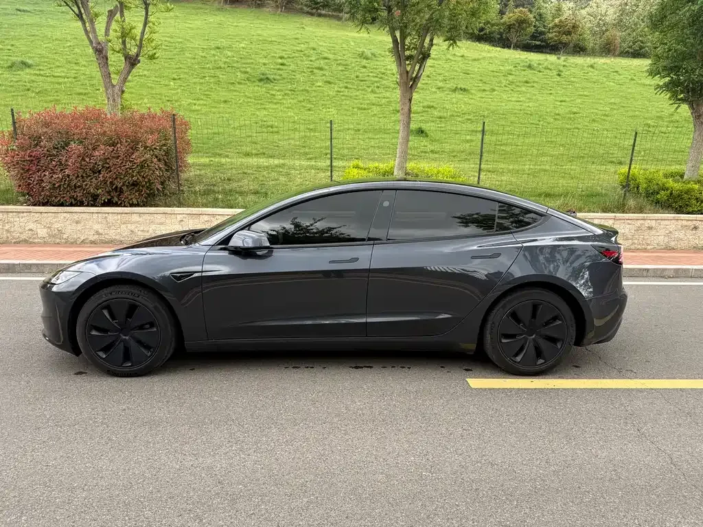 Tesla Model 3 — фото 9