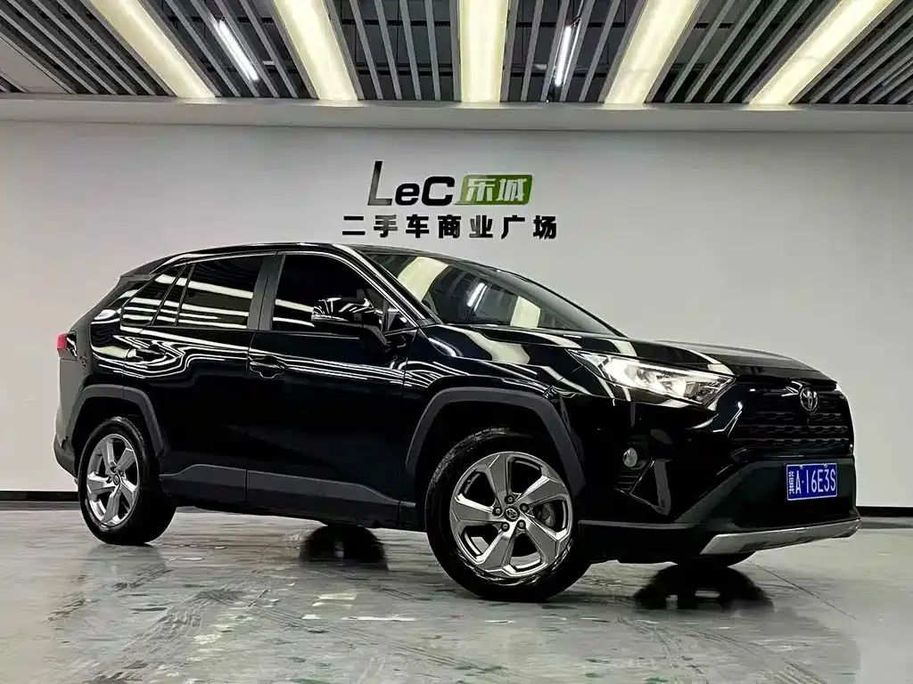 Toyota RAV4 — фото 7