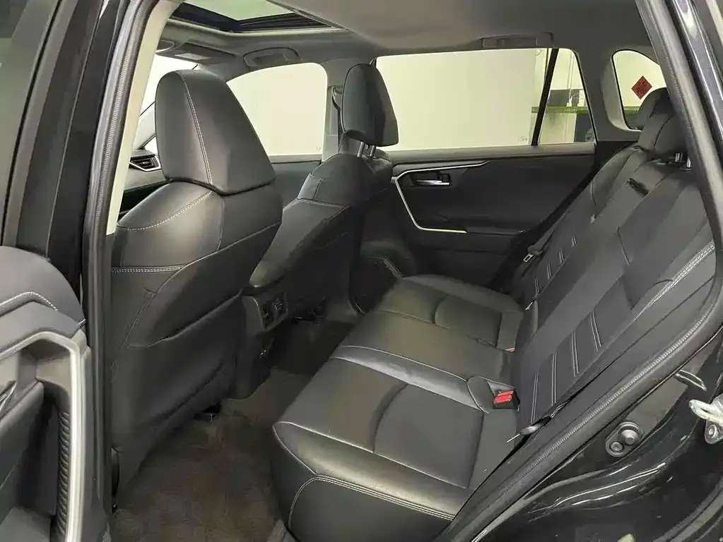 Toyota RAV4 — фото 4