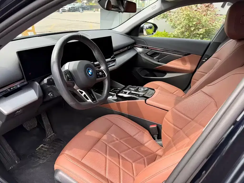 BMW i5 — фото 10